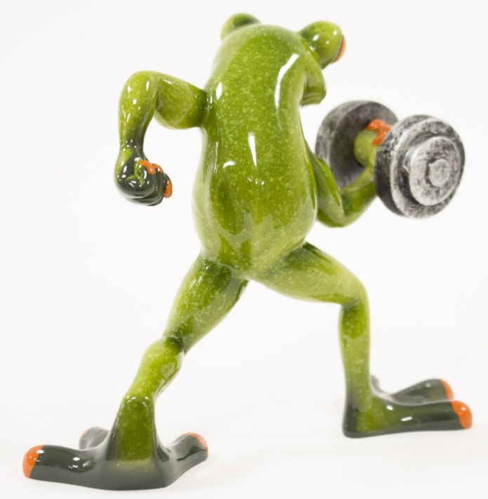 Figurka żaby podczas ćwiczeń